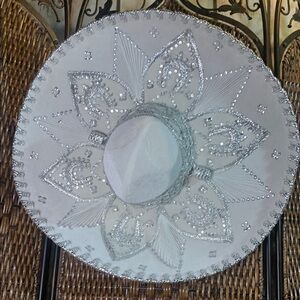 🚫SOLD🚫Vintage Salazar Yepez Hats White & Silver Sombrero OS
